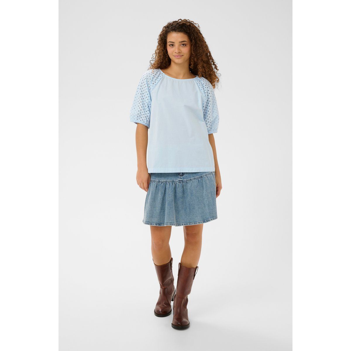 Locker geschnittene Bluse mit Lochstickerei