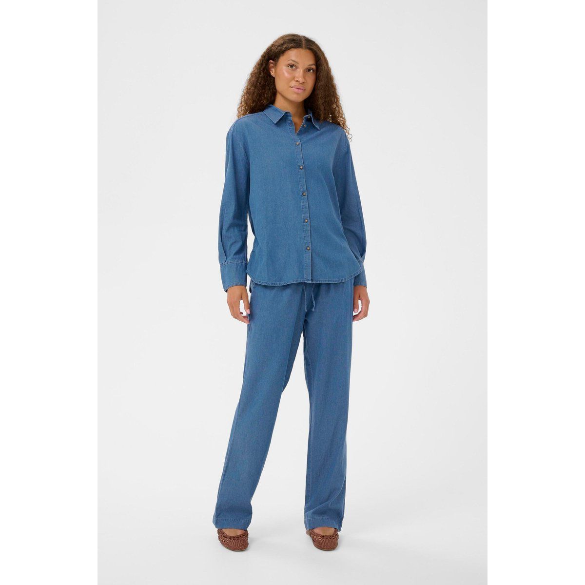 Klassisches Denim-Hemd mit gerader Passform