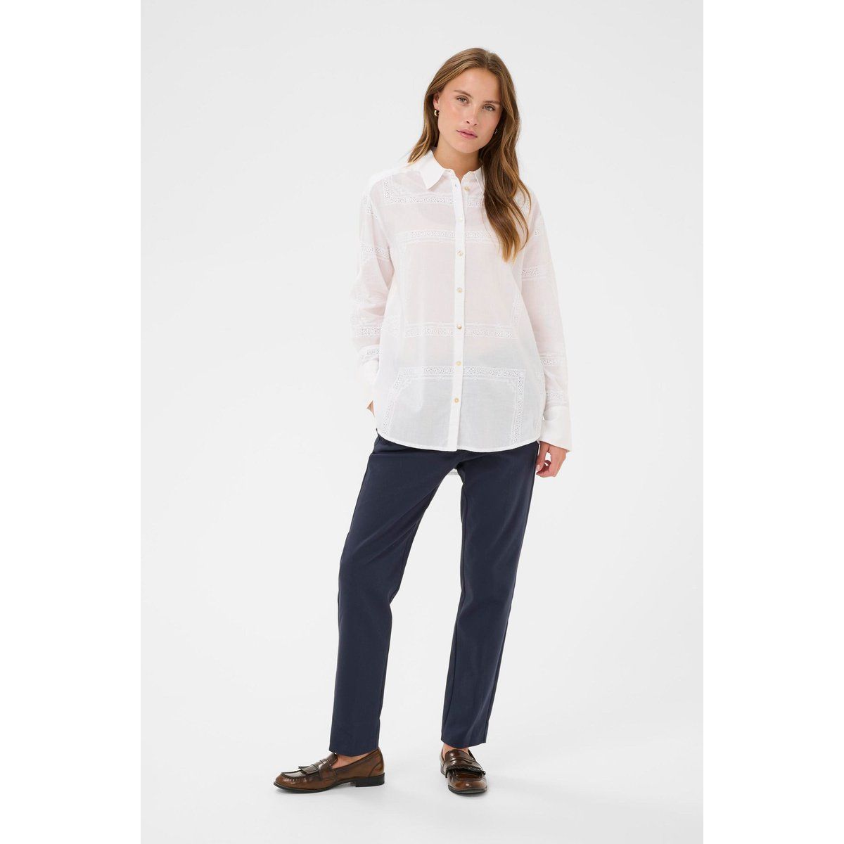 Locker geschnittene Bluse mit Lochstickerei