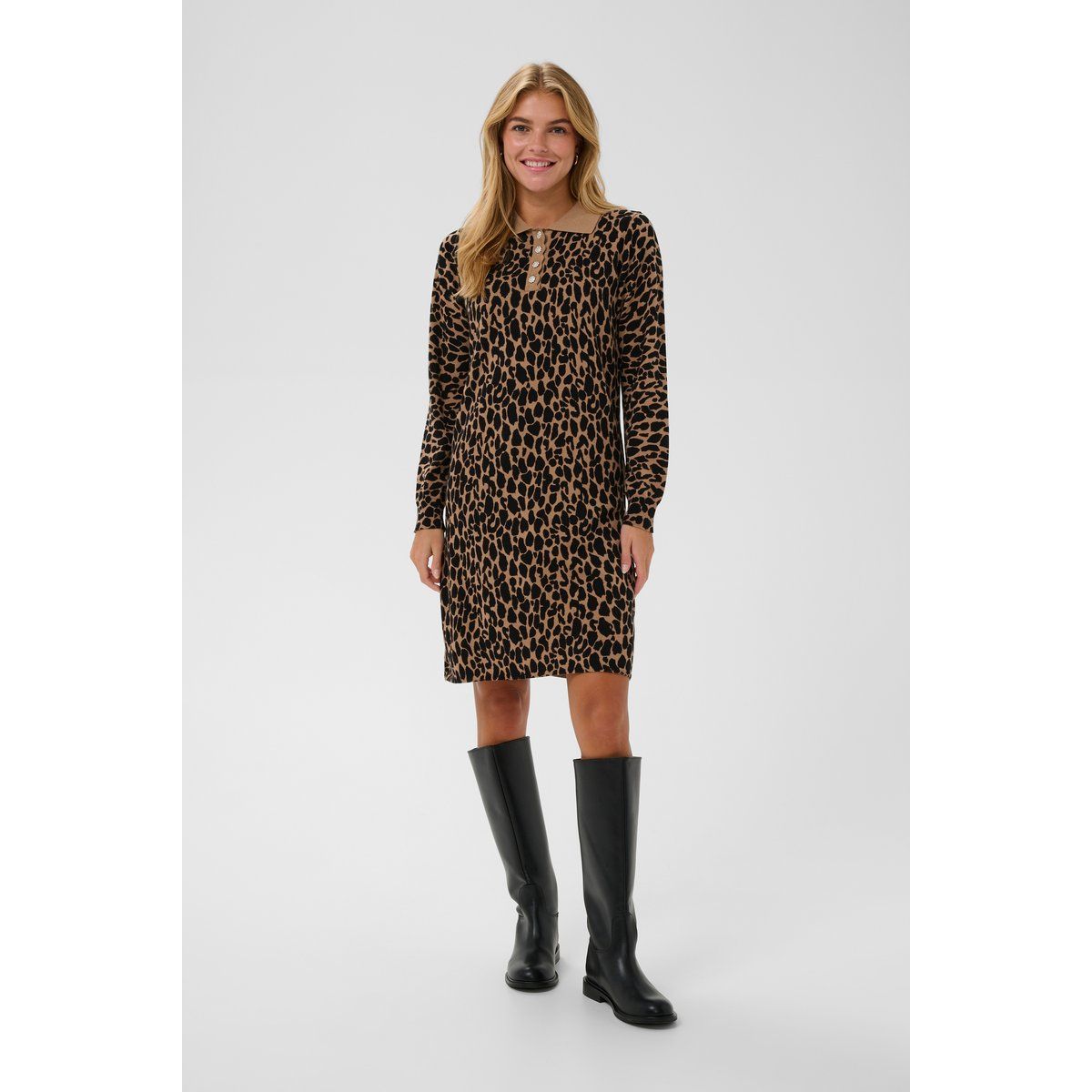 Strickkleid mit Leopardenmuster und Polokragen