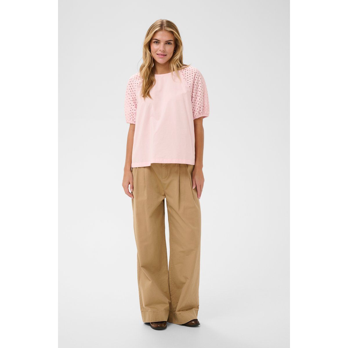 Locker geschnittene Bluse mit Lochstickerei