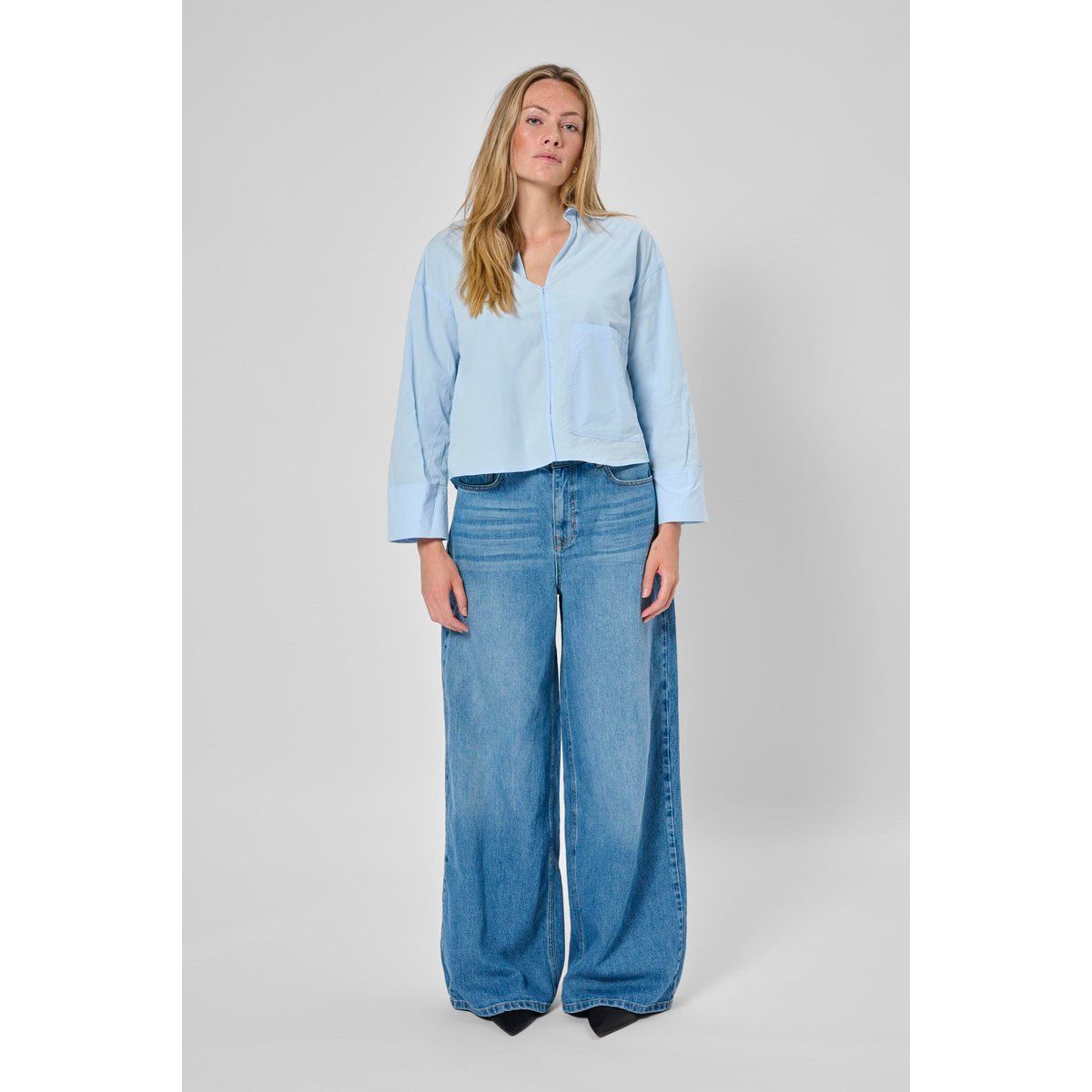 Boxy Kurzbluse mit V-Ausschnitt