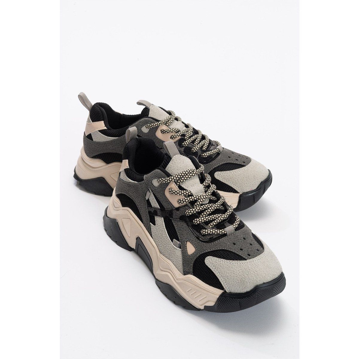 Klobige Plateau-Sneaker im Materialmix