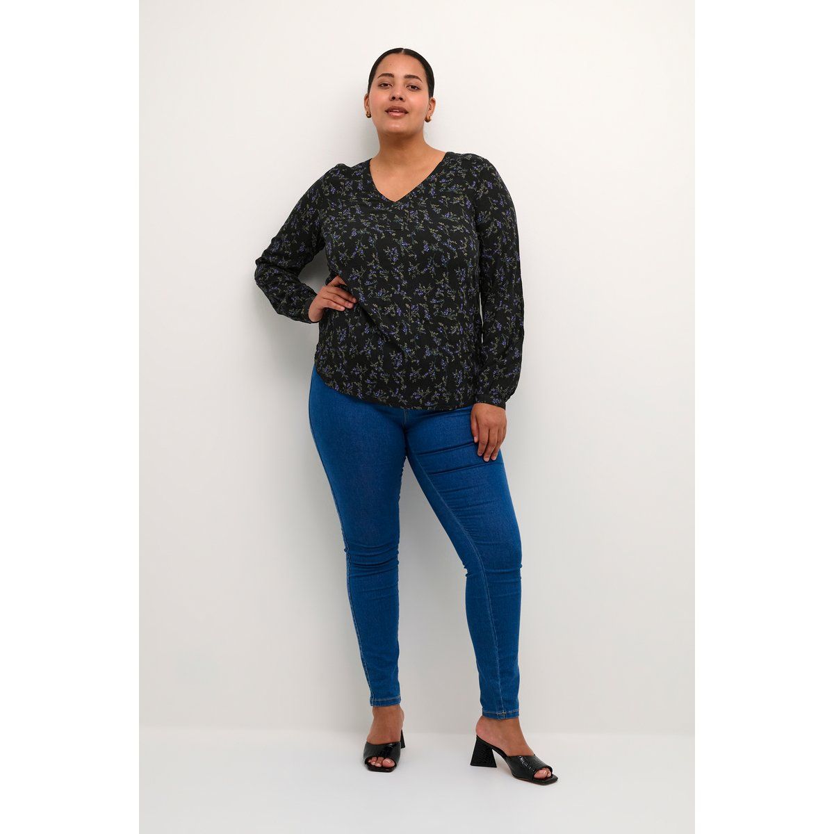 Fließende V-Ausschnitt Bluse mit Blumenmuster