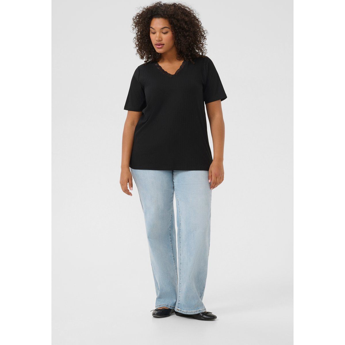 Gerippte Bluse mit Spitzen-V-Ausschnitt