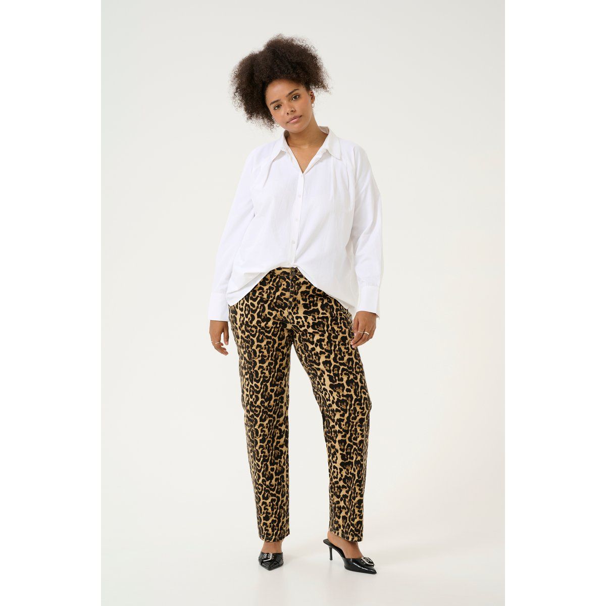 Gerade High-Waist Leopard-Jeans