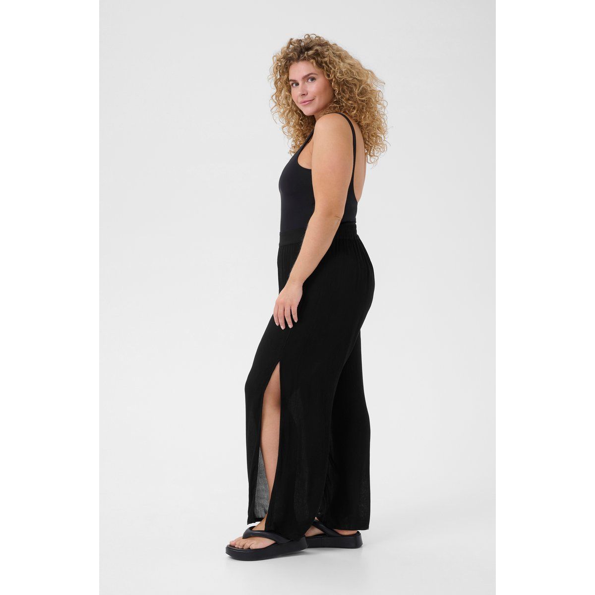 Weite Viskosehose mit Seitenschlitzen