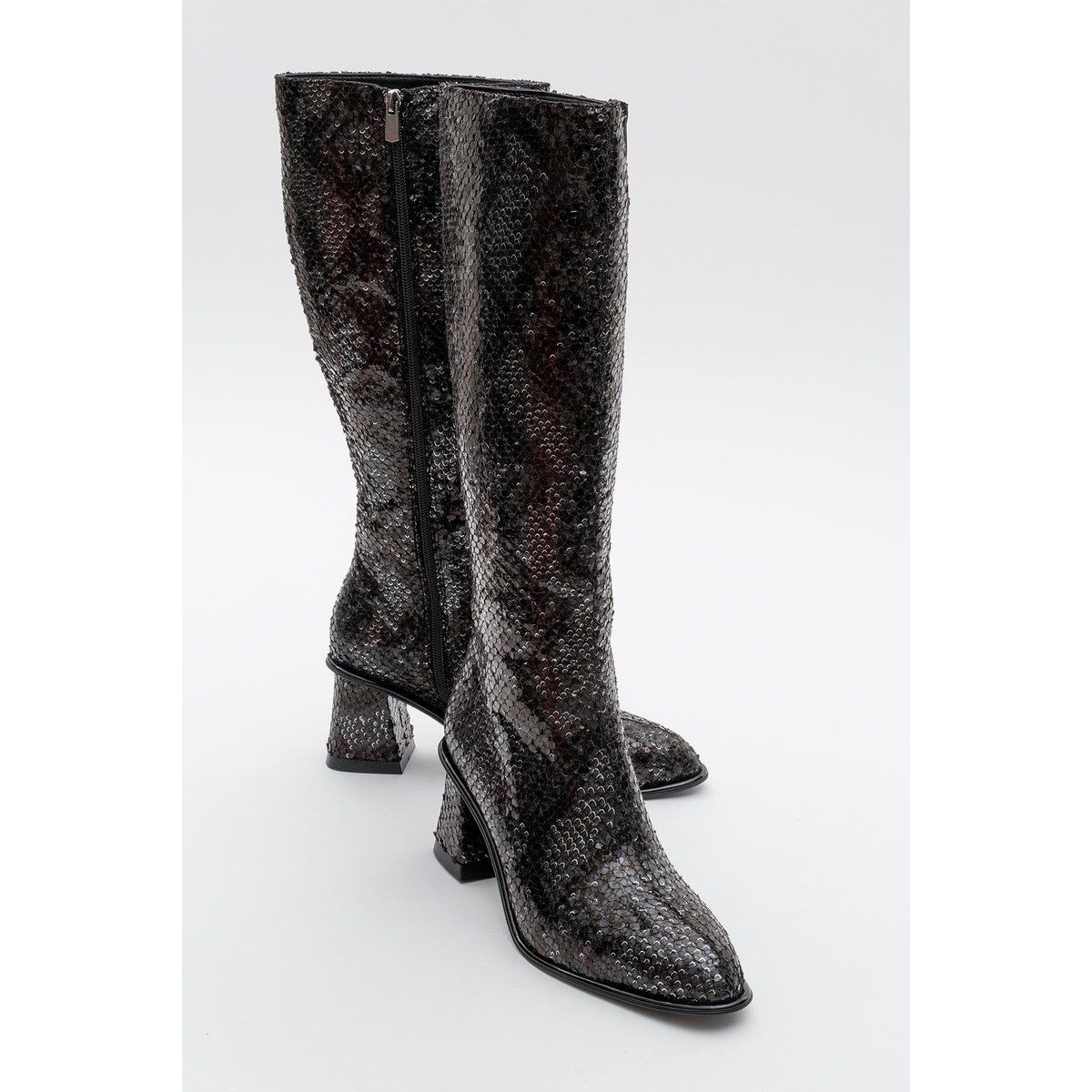 Strukturierte Stiefel mit Blockabsatz