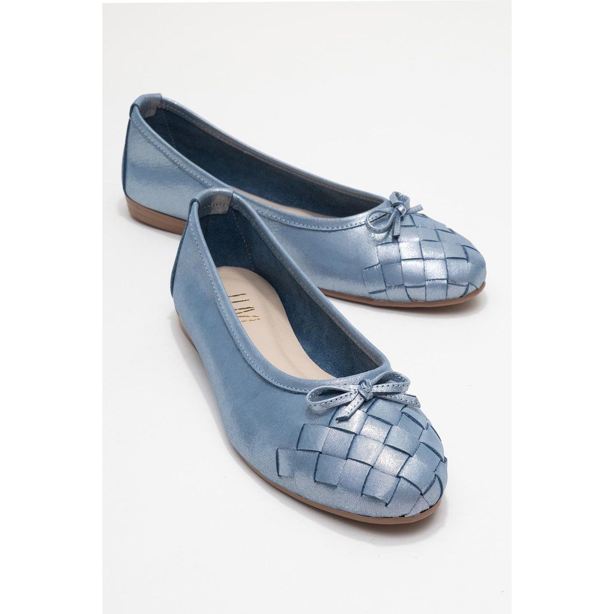 Lederballerinas mit geflochtener Kappe