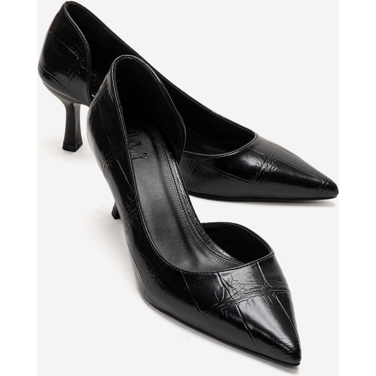 Spitze Pumps mit Kroko-Prägung
