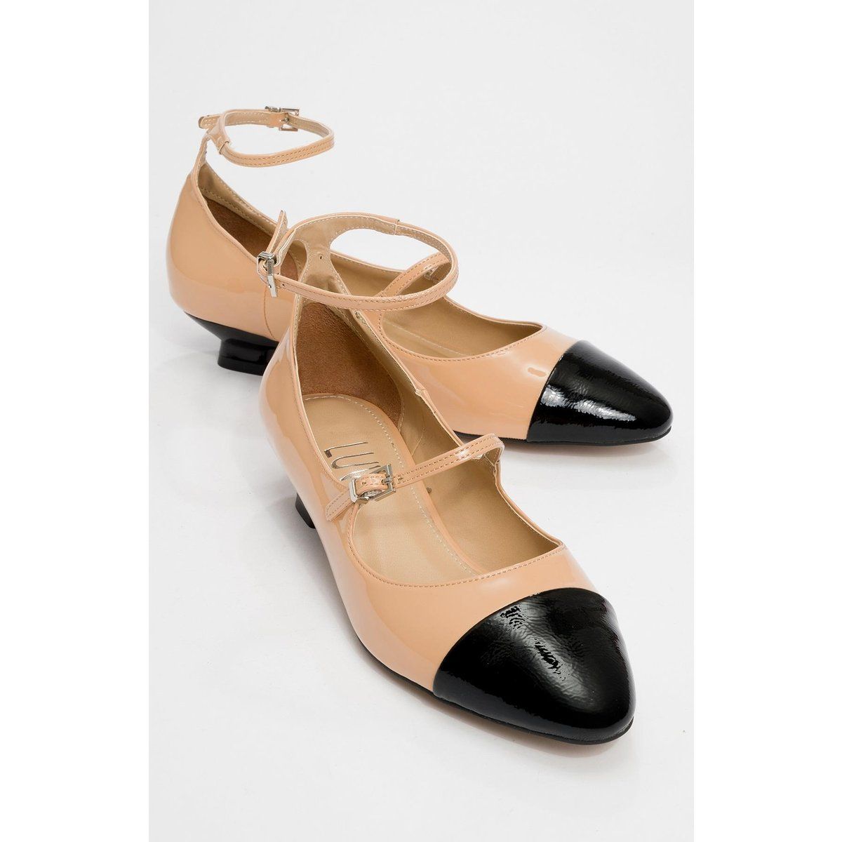 Mary Jane Pumps mit Lack-Kappe