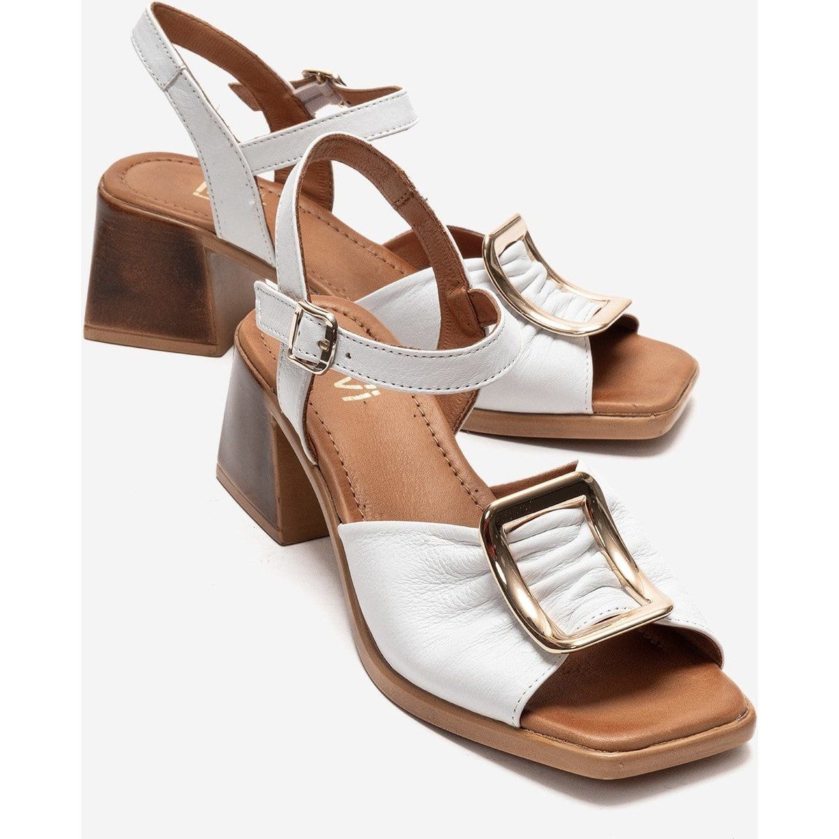 Leder-Sandalen mit Blockabsatz und Schnalle