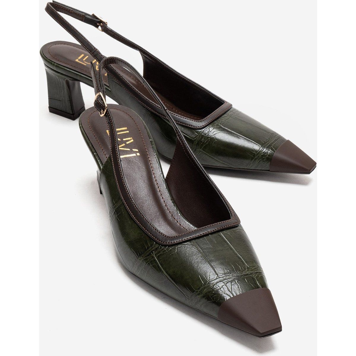 Minimalistische Slingback-Pumps mit Kroko-Prägung