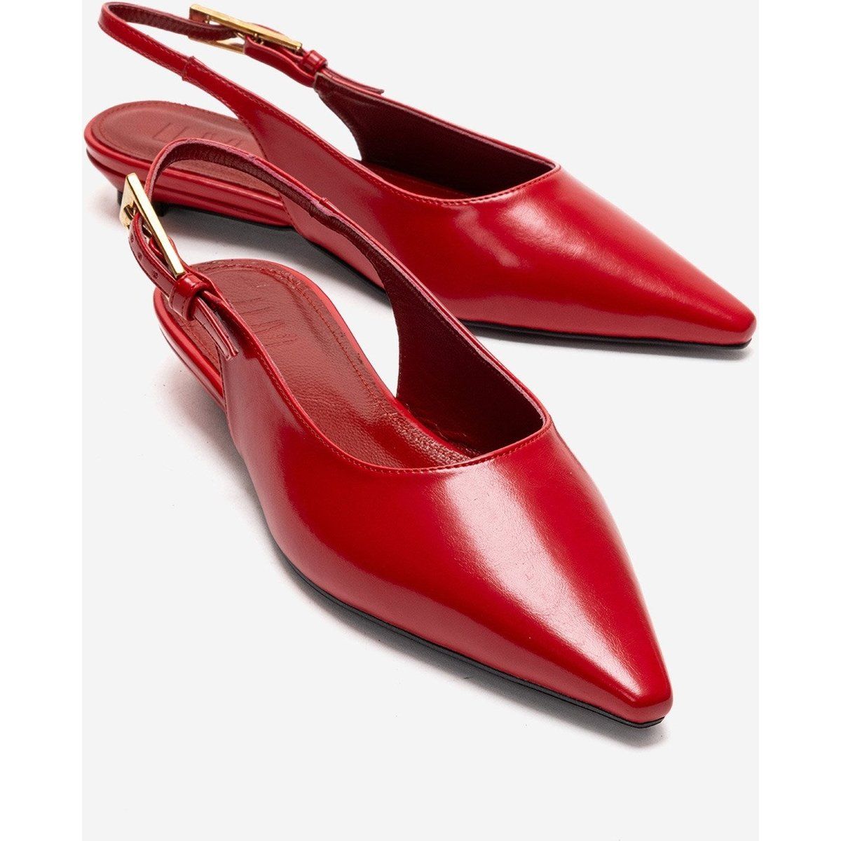 Minimalistische Slingpumps mit spitzer Zehenpartie