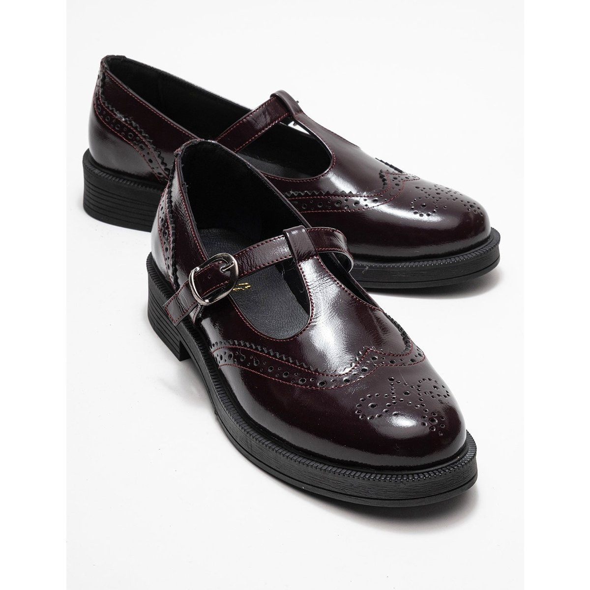T-Steg Lederschuhe mit Brogue-Muster