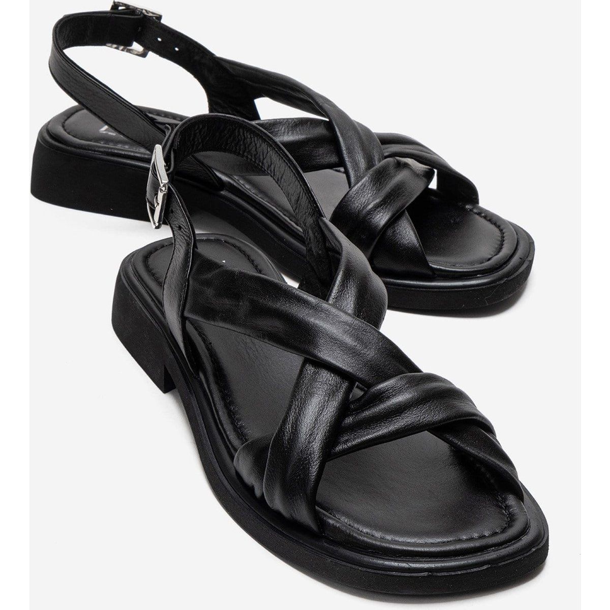 Moderne Leder-Überkreuzriemen-Sandalen