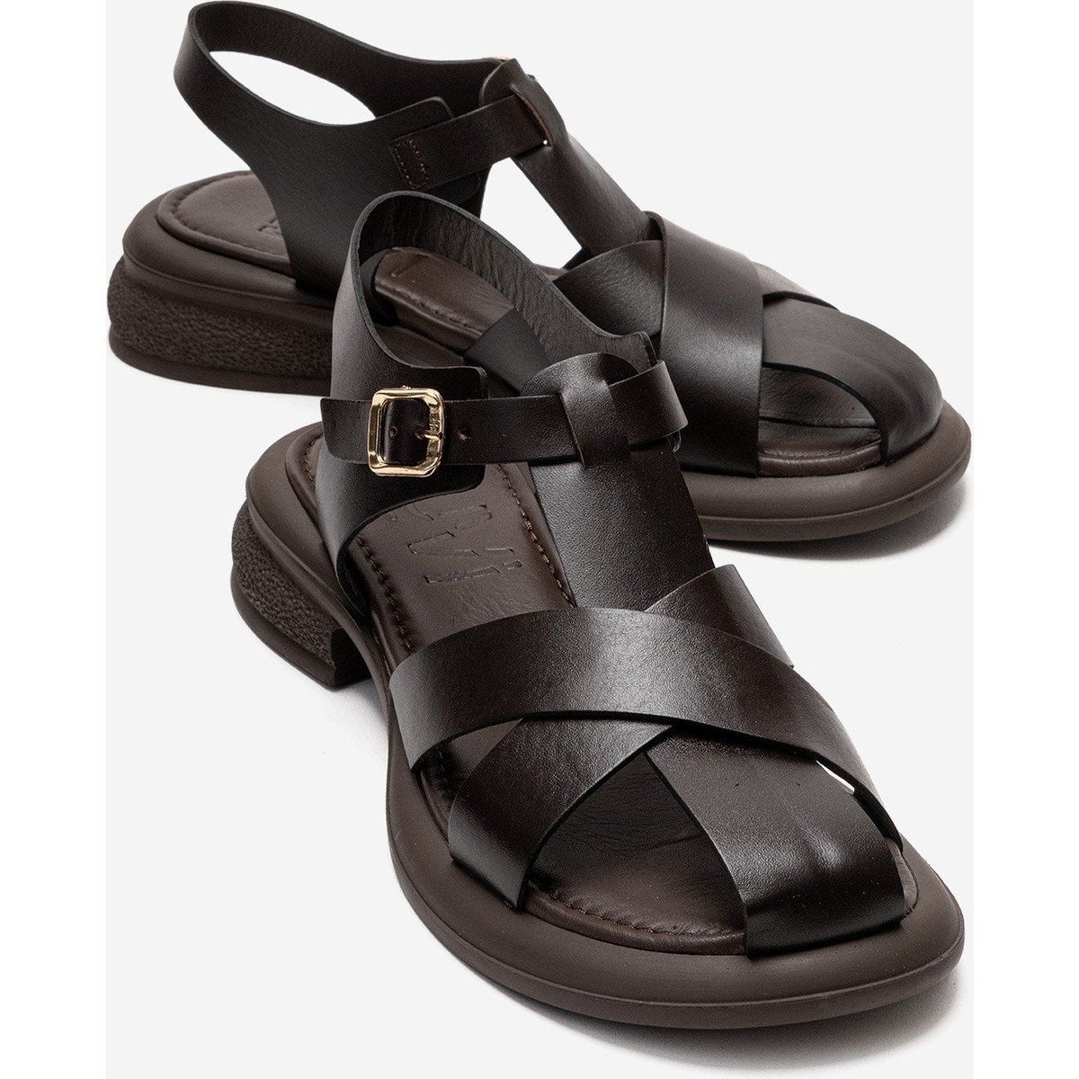 Minimalistische Leder-Überkreuz-Sandalen