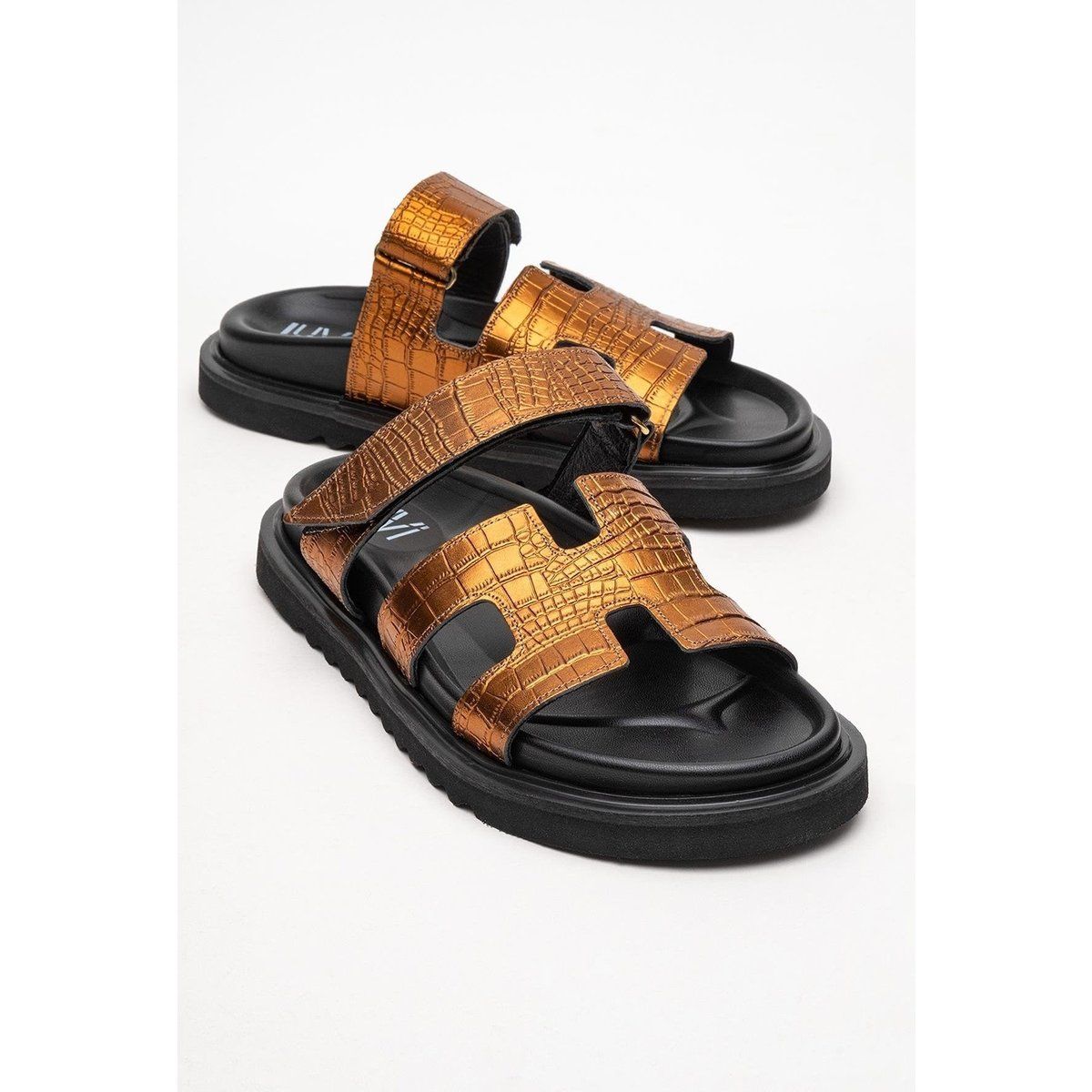 Leder-Pantoletten in Metallic-Kroko-Optik