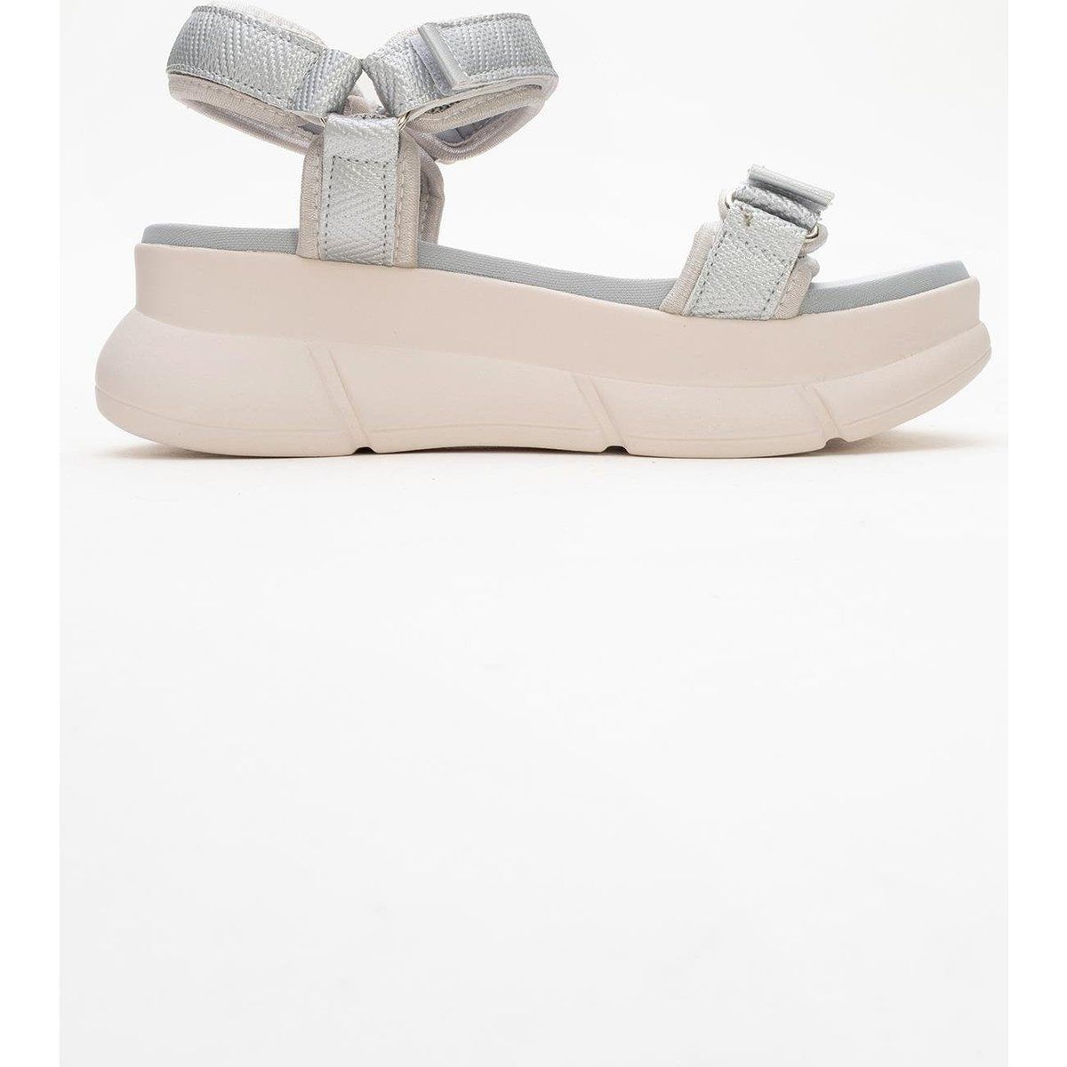 Klobige Plateausandalen mit Riemen