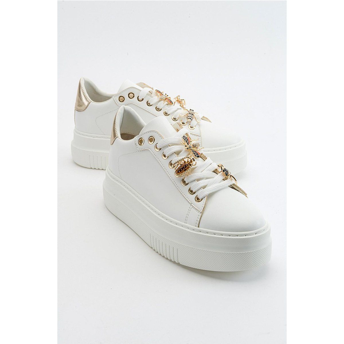 Plateau-Sneaker mit Bienen-Anhängern