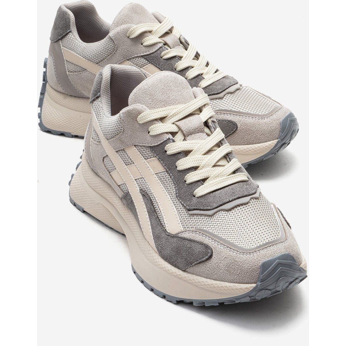 Moderne Multi-Material Kontrast-Sneaker