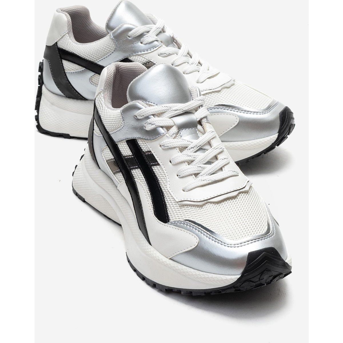 Plateau-Sneaker mit Mesh-Einsätzen