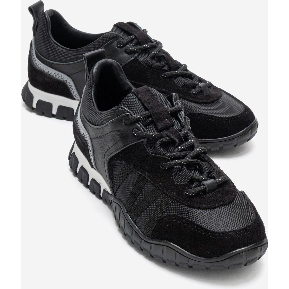 Ausdrucksstarke Leder-Mesh-Sneaker