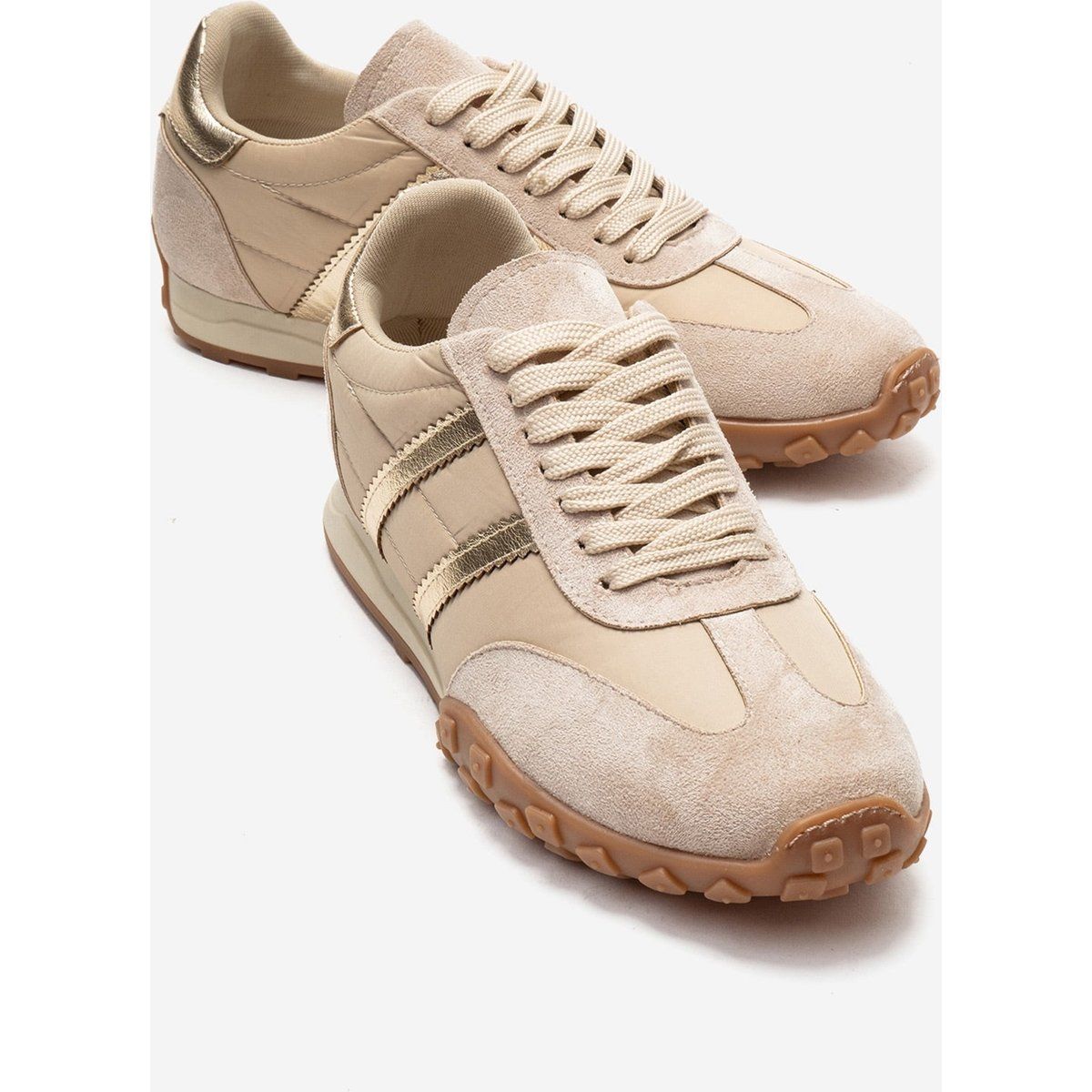 Retro-Sneaker mit Metallic-Akzenten