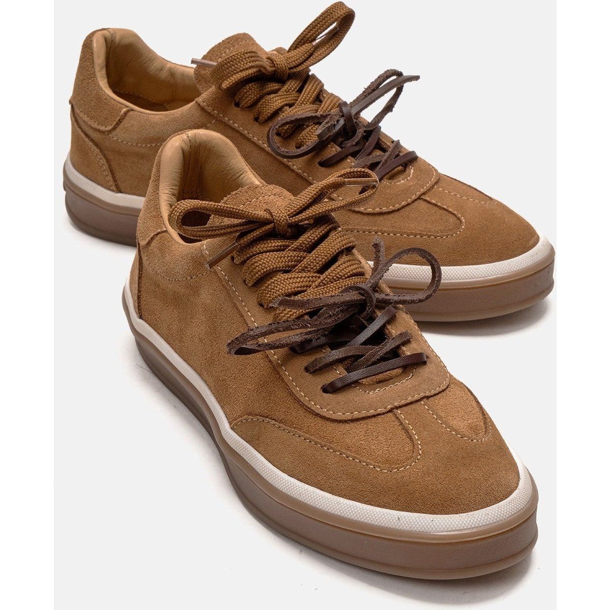 Minimalistische Low-Top Wildleder-Sneaker