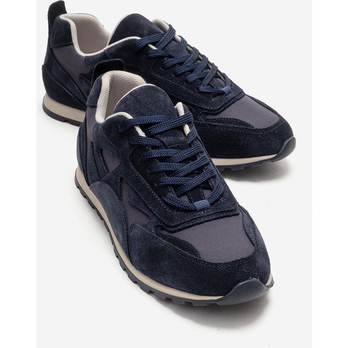 Elegante Wildleder City-Sneaker