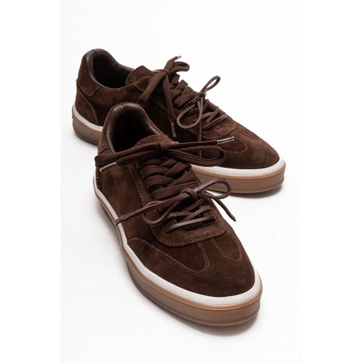 Hochwertige Sneaker aus Wildleder