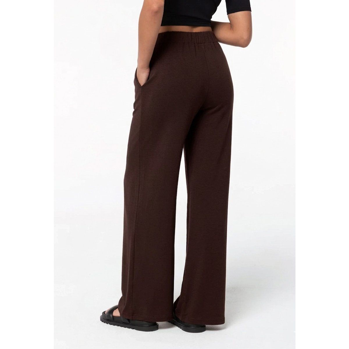 Fließende Viskosehose mit weitem Bein