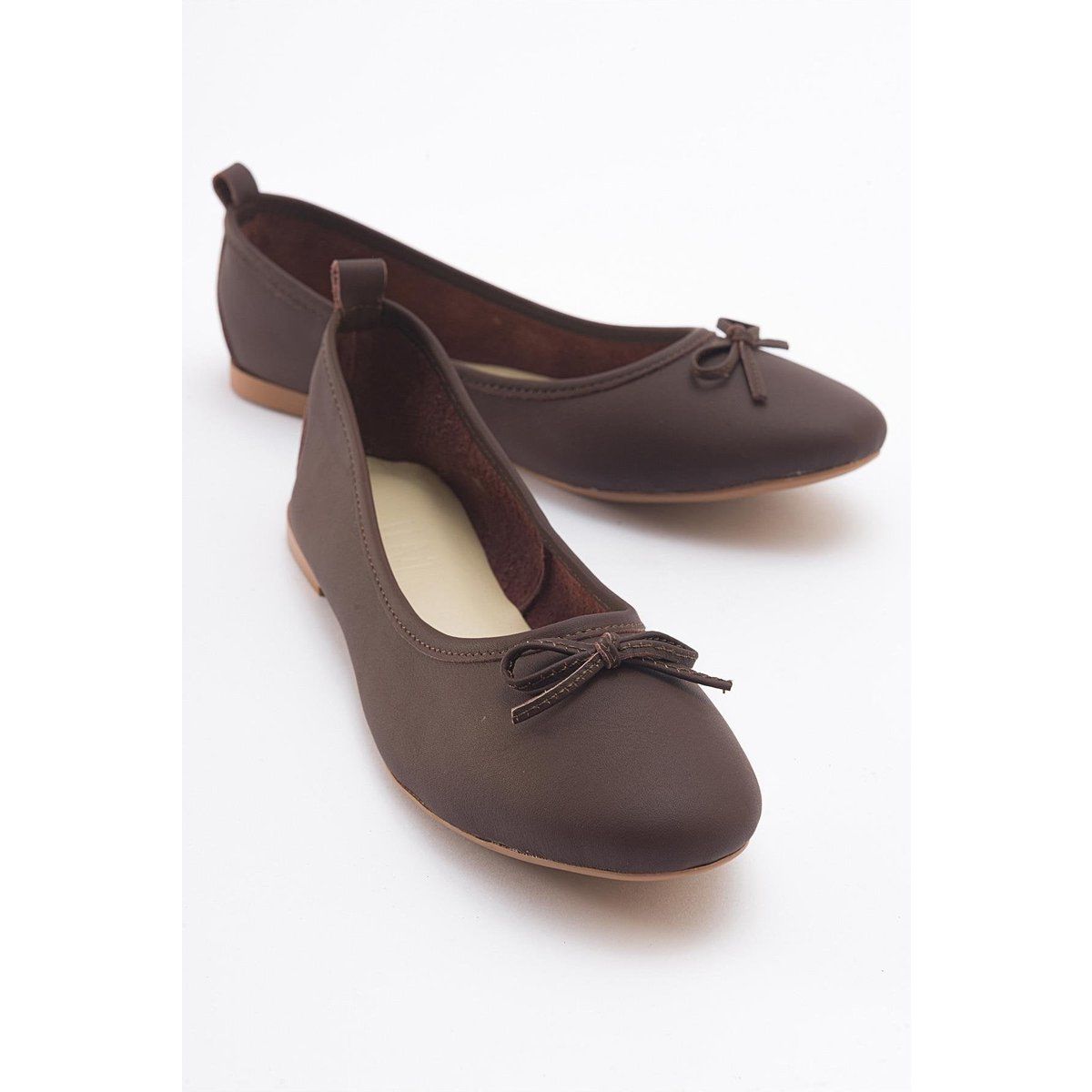 Minimalistische Lederballerinas mit Schleife
