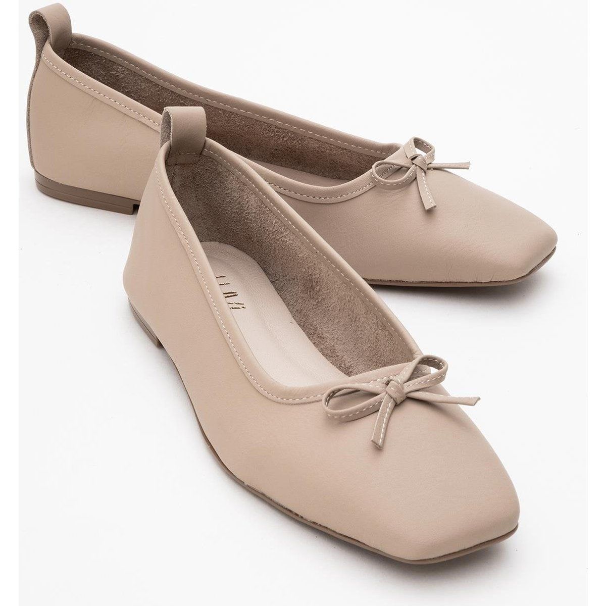 Leder-Ballerinas mit Karree-Zehe und Schleife