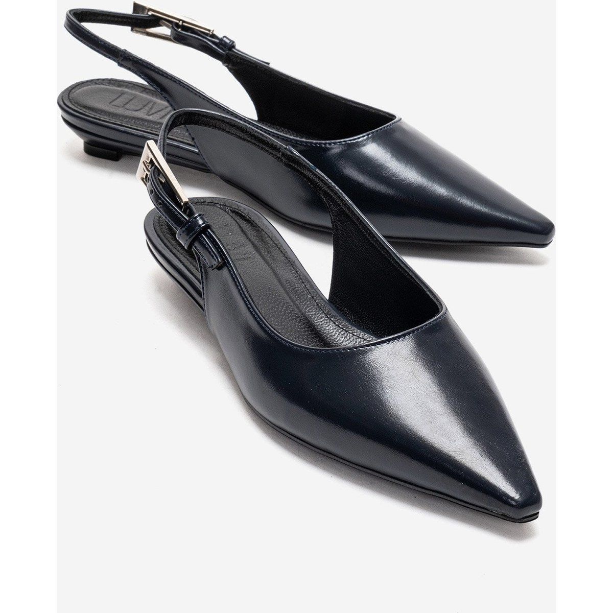Minimalistische Slingback-Pumps mit spitzer Kappe