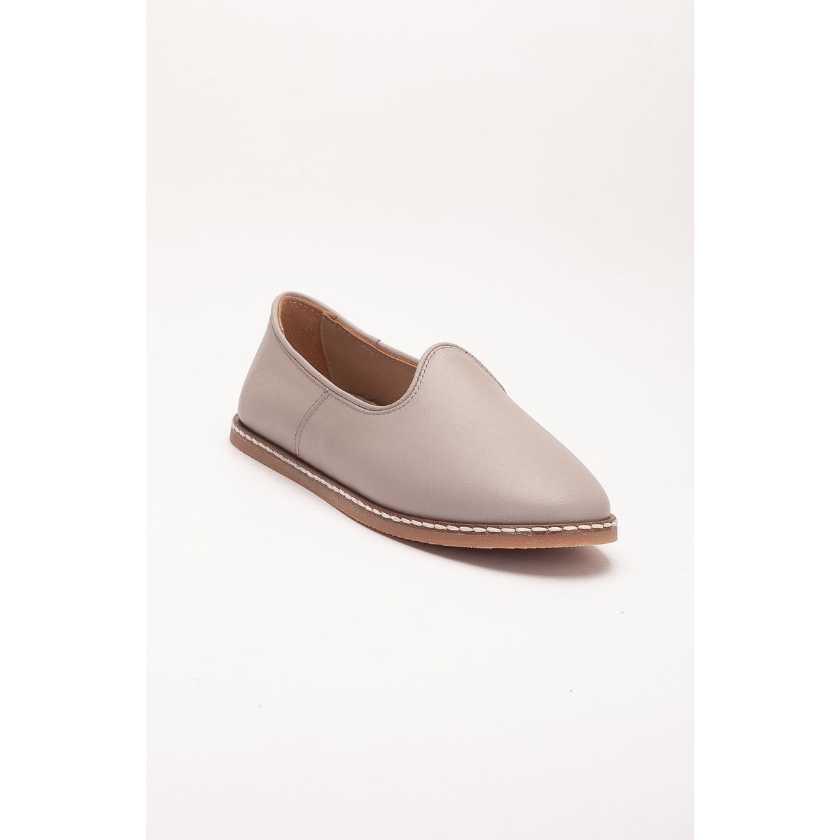 Minimalistische Leder-Slip-Ons mit spitzer Kappe