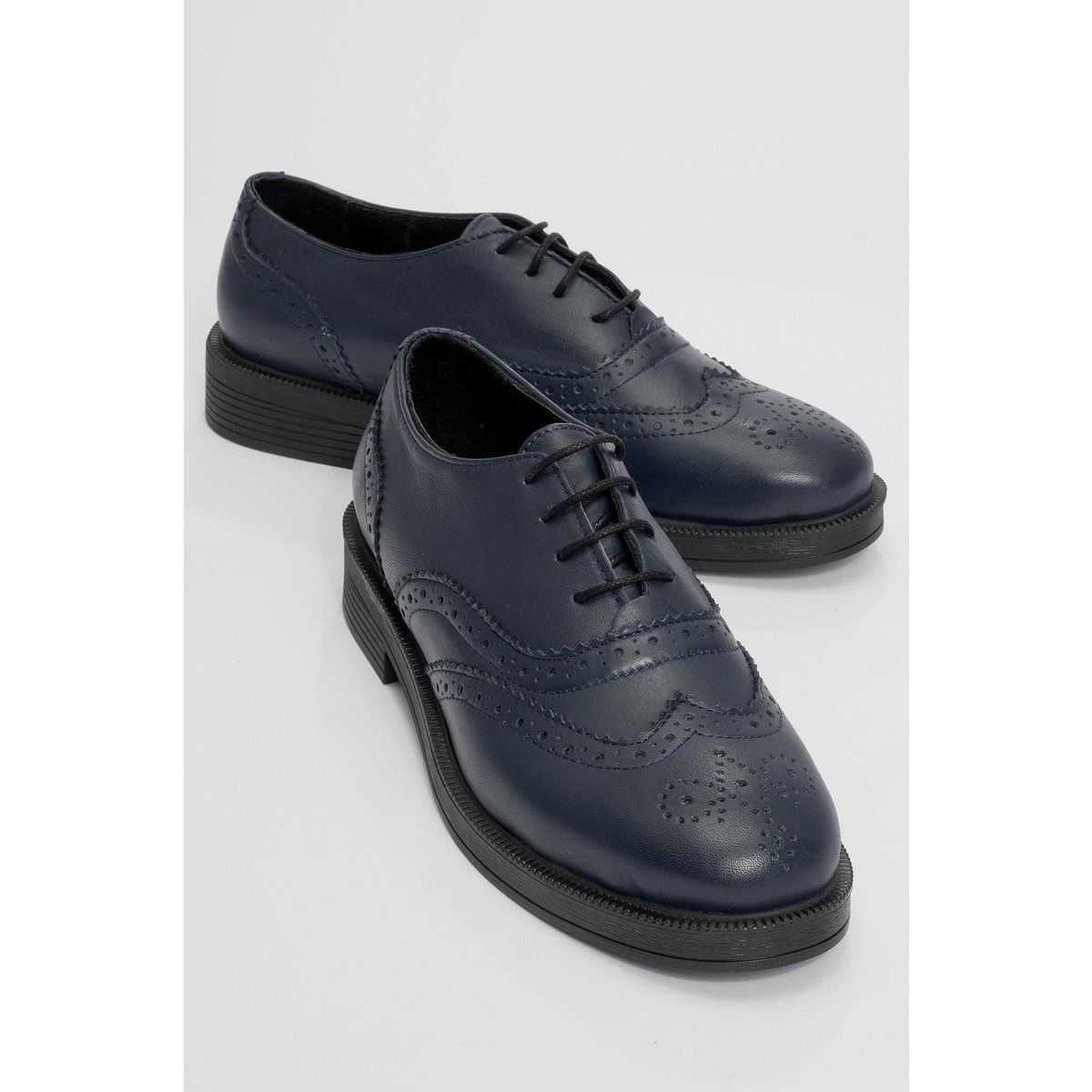 Handgefertigte Leder-Oxfords mit Budapester-Muster
