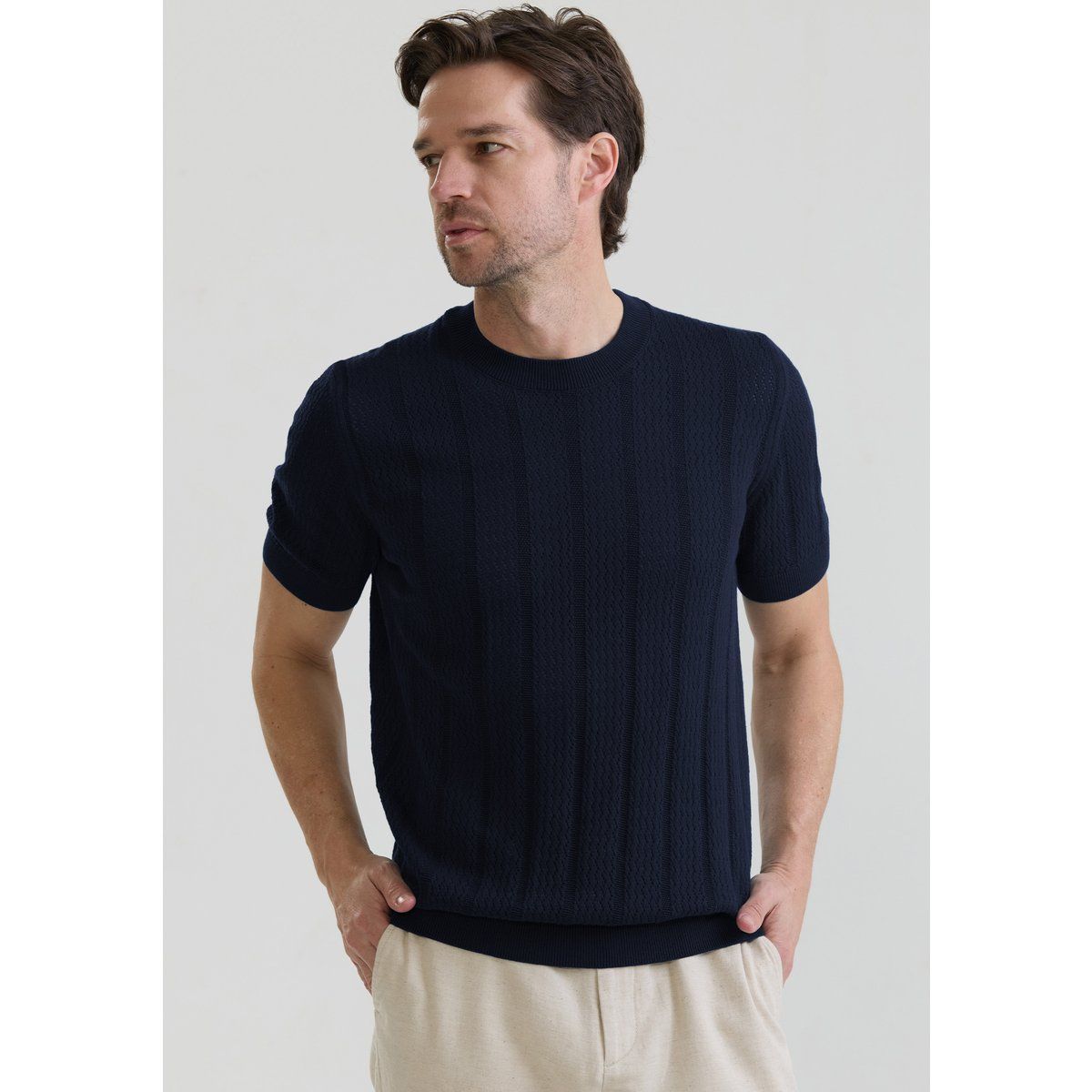 Strukturierter Strick-T-Shirt mit Rundhalsausschnitt