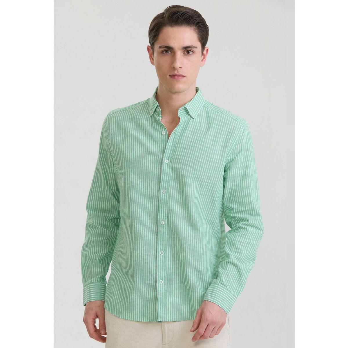 Gestreiftes langärmliges Button-Down-Hemd