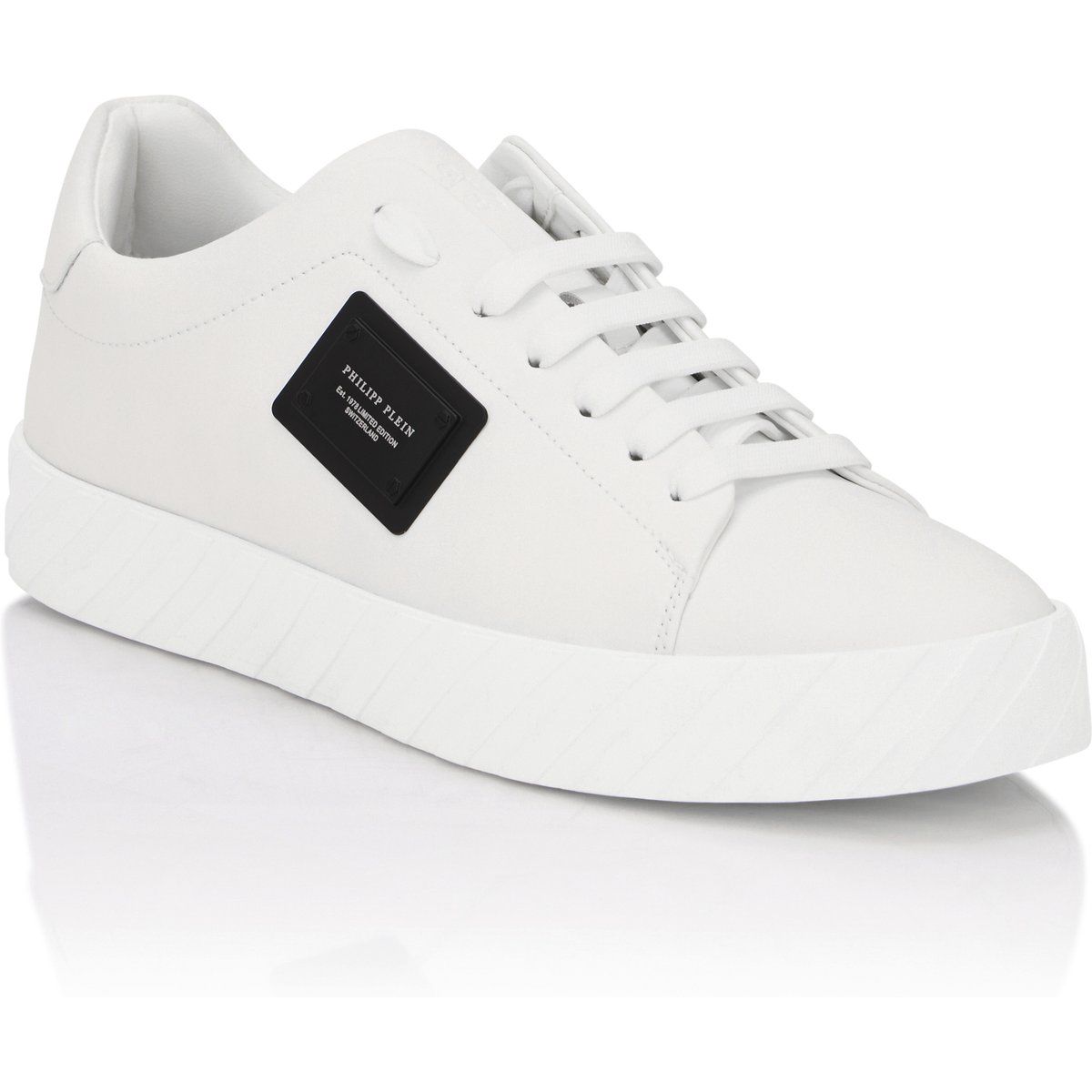 Minimalistische Ledersneaker mit Plakette