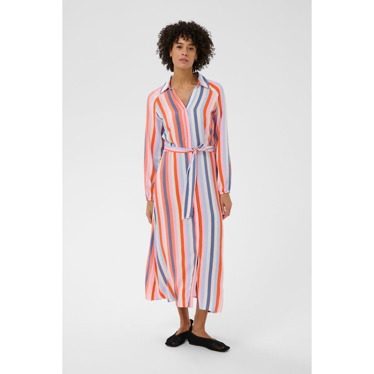 Gestreiftes Midi-Hemdblusenkleid mit Gürtel