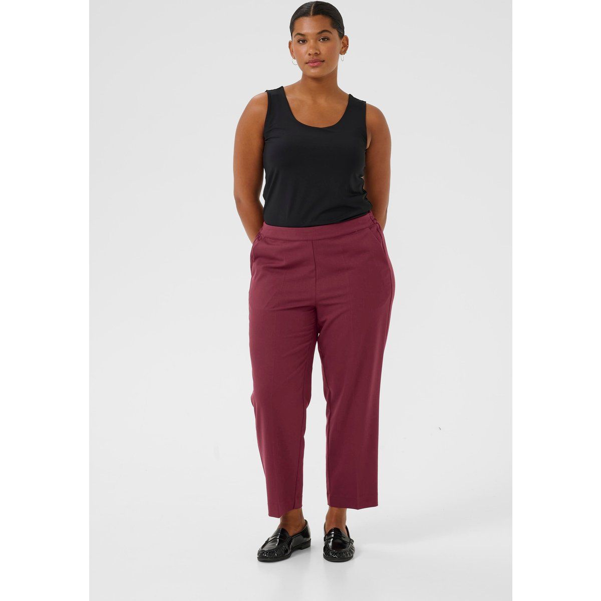 Gerade geschnittene knöchellange Stoffhose