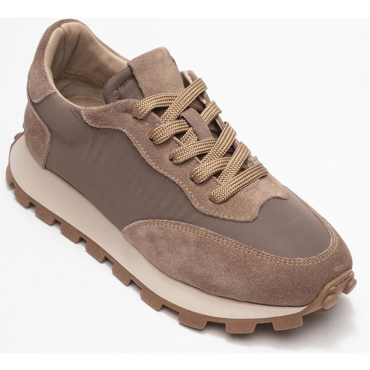 Sneaker aus Materialmix mit Plateausohle