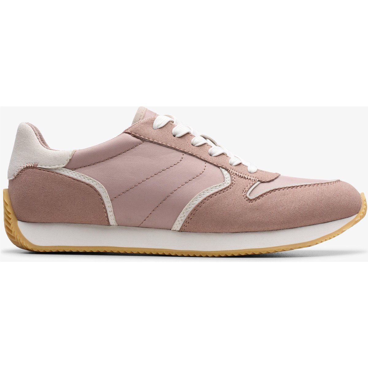 Retro-inspirierte Sport-Sneaker aus Wildleder