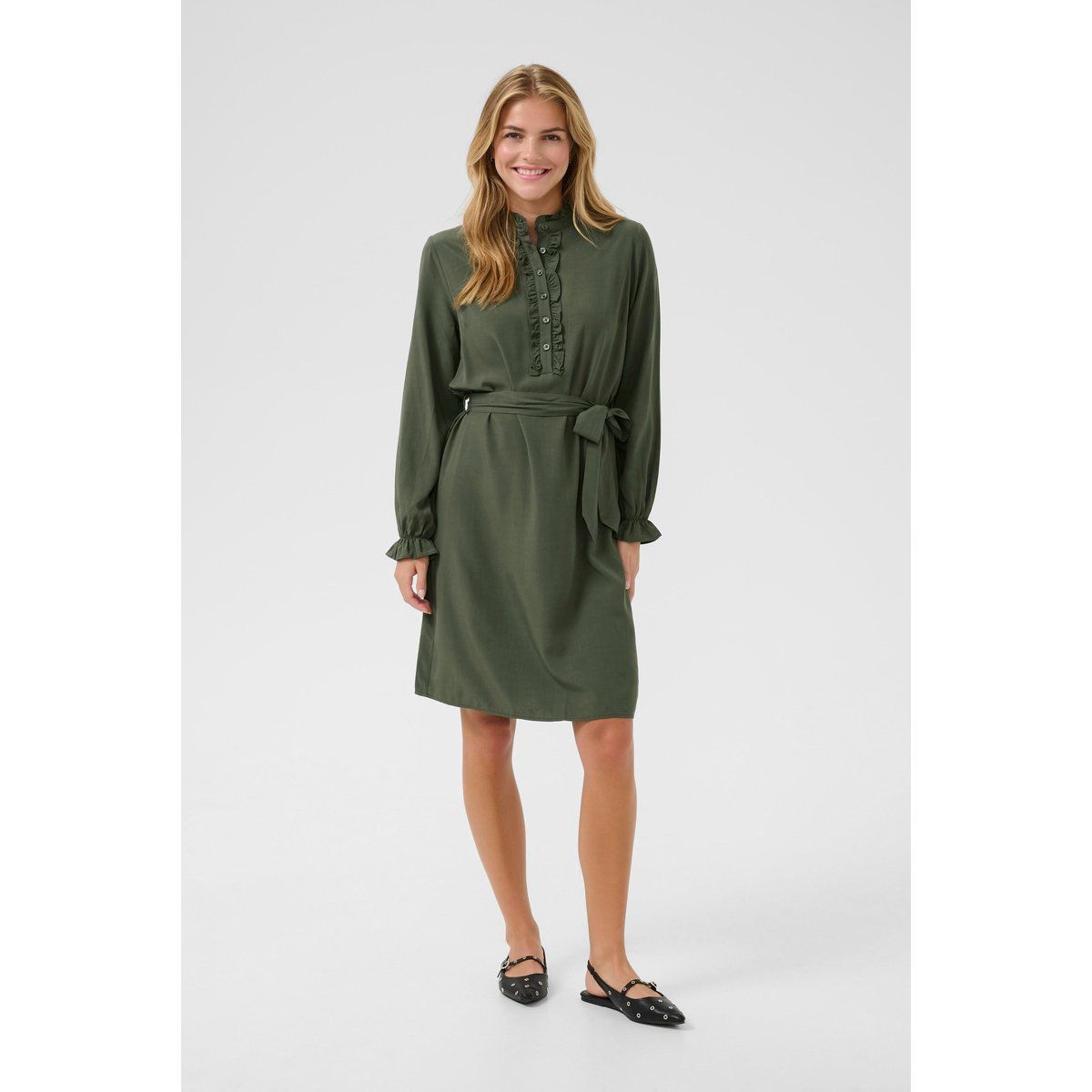Feminines Rüschenkleid mit Gürtel