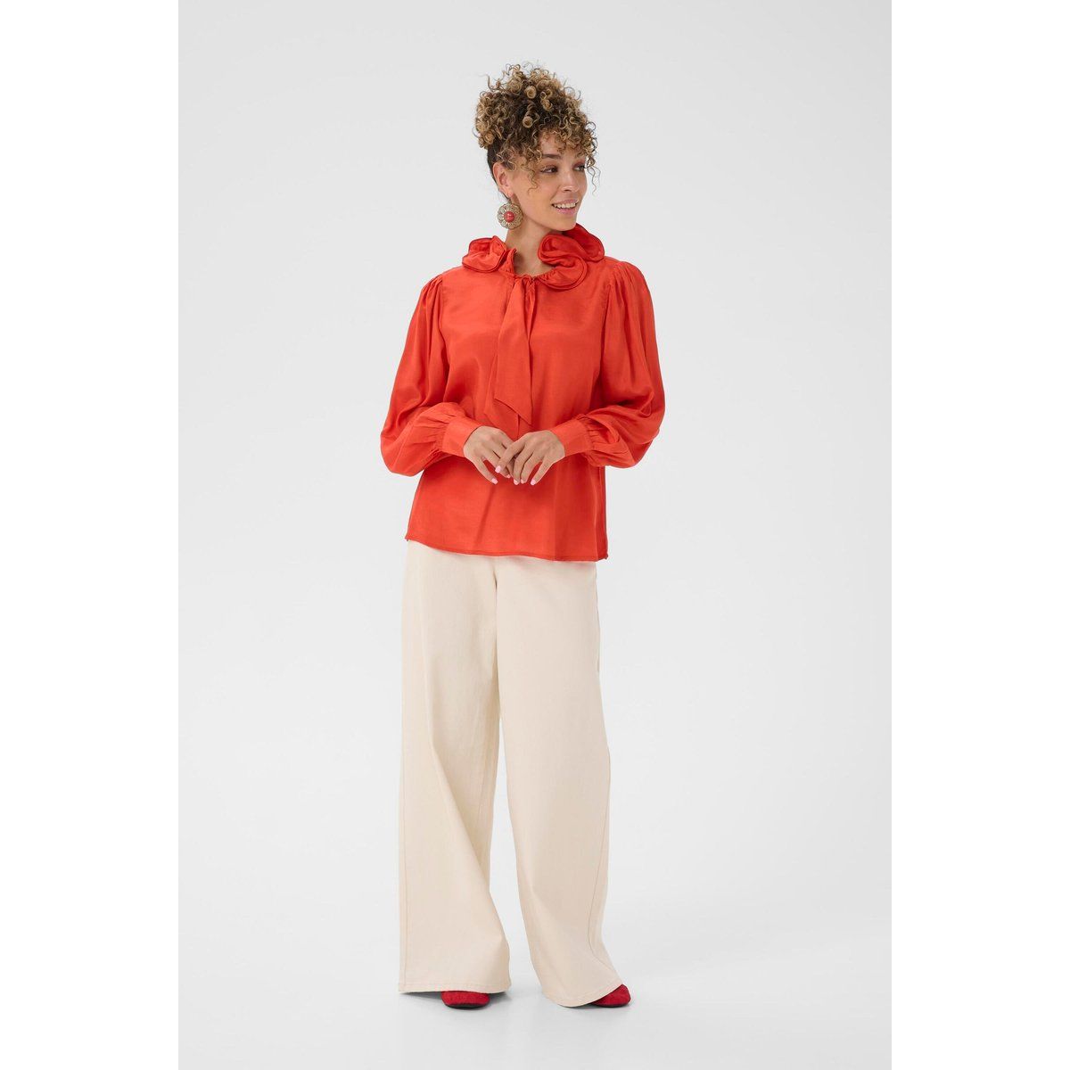Bluse mit Rüschenkragen und Bindeschleife