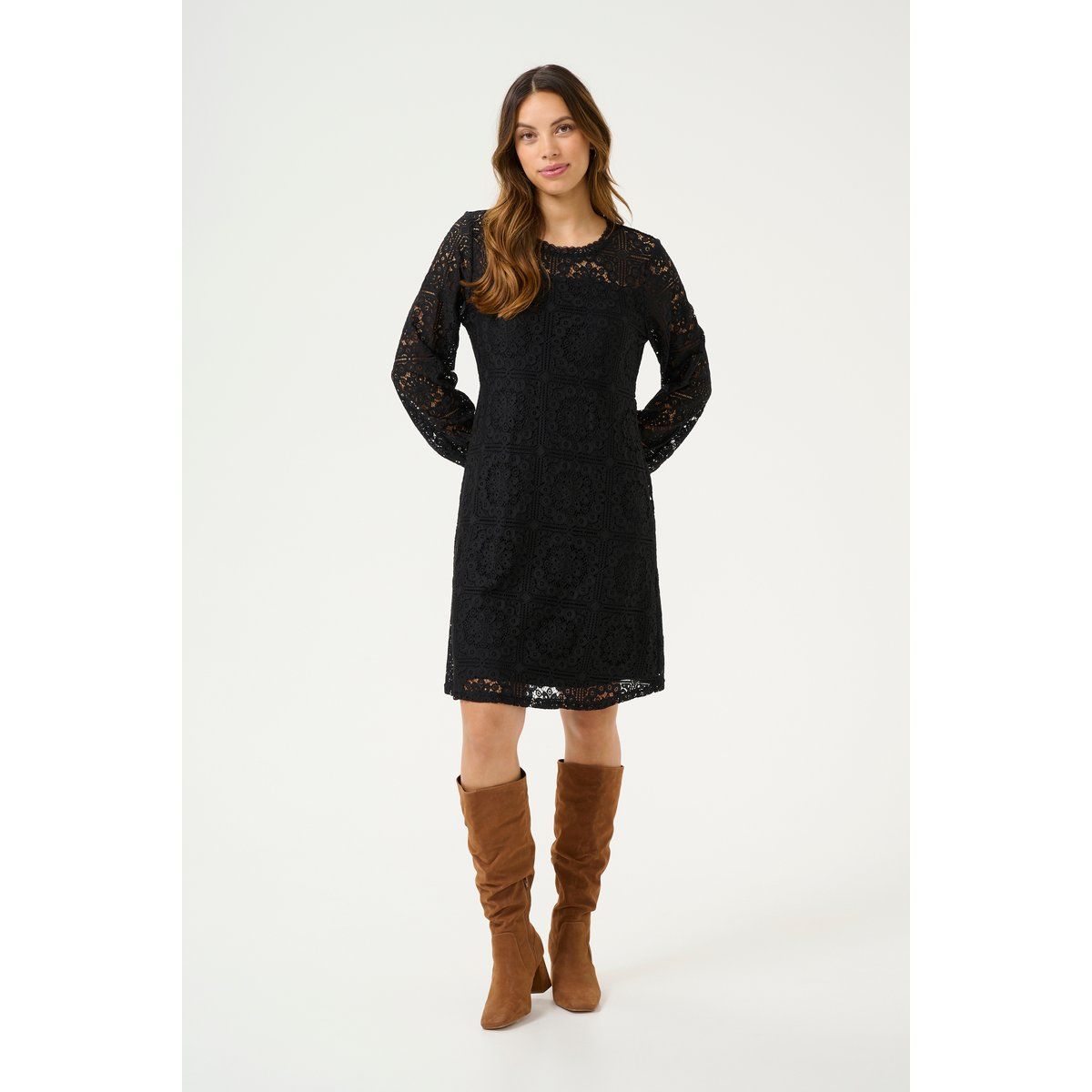 Aufwendiges Kleid aus floraler Spitze