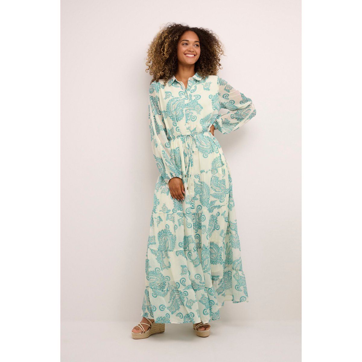 Gestuftes Maxi-Kleid mit Paisley-Print