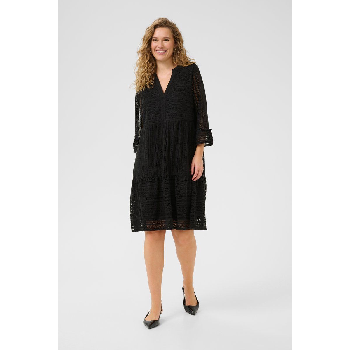 Gestuftes Midikleid mit Lochstickerei