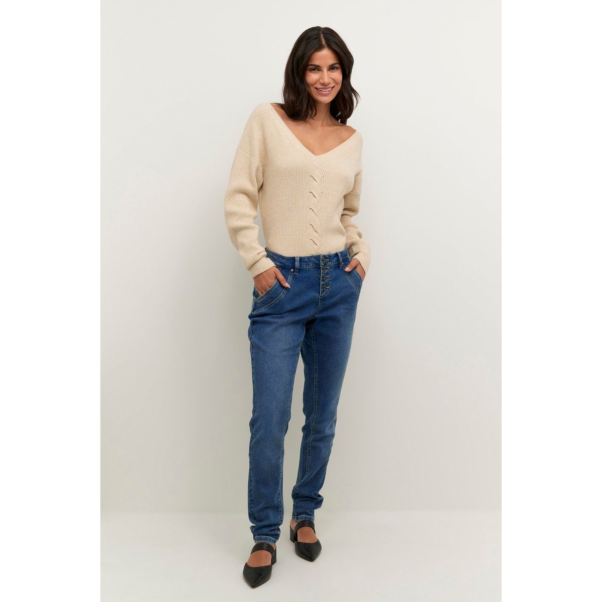 Curved Fit Jeans mit schmalem Bein